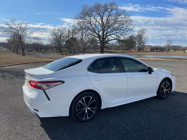 2018 Toyota Camry SE - #676454 - Lamb Motors, Inc.